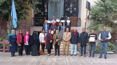 «وكيل تعليم القاهرة» تكرم مدرسة الفلكى.. لهذا السبب