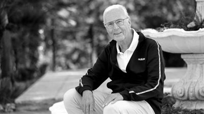 وفاة أسطورة كرة القدم فرانز بيكنباور عن عمر يناهز 77 عامًا