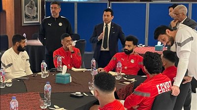 وزير الرياضة يزور معسكر المنتخب قبل السفر إلى كوت ديفوار