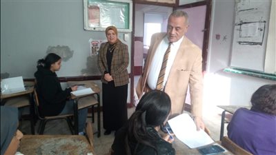 وكيل تعليم الدقهلية يتفقد لجان الامتحانات بإدارة غرب المنصورة