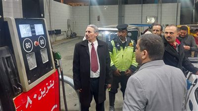 حملات مرورية مكثفة على مواقف السيارات ومحطات المواد البترولية بمركز أبوقرقاص بالمنيا