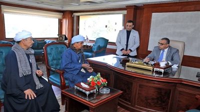 بعد لقائهم بالديوان العام.. محافظ سوهاج يوجه بسرعة حل شكاوي 154 مواطنًا