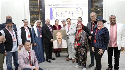 محافظ أسوان يكرم المشاركين بملتقى كيميت الدولى الثانى للفنون التشكيلية