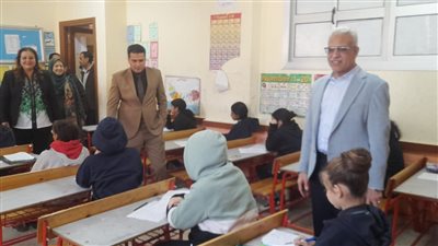 مدير تعليم القاهر يتابع امتحانات النقل للفصل الدراسي الأول
