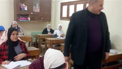 وكيل تعليم الدقهلية يتابع اللجان الامتحانية بإدارة نبروة التعليمية