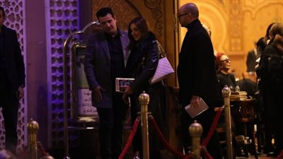 أنغام تواسي لطيفة في عزاء والدتها (صور)