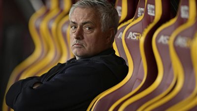 بعد ديربي العاصمة.. ماوريسيو ساري يستفز جوزيه مورينيو