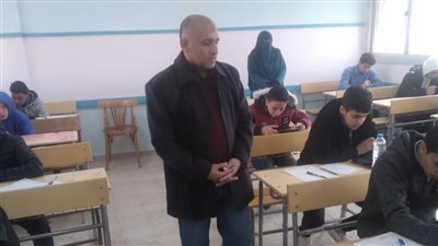 وكيل تعليم مطروح يتابع أول أيام امتحانات الشهادة الإعدادية (صور)
