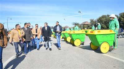 لدعم منظومة النظافة بمركز طنطا.. محافظ الغربية يتفقد تسلم معدات وصناديق نظافة