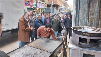 حملات مكثفة لرفع الإشغالات فى شوارع مراكز المنيا