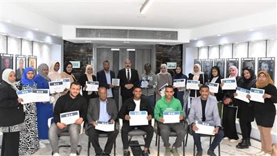 محافظ أسوان يلتقى أعضاء مجلس الشباب المصرى بأسوان 