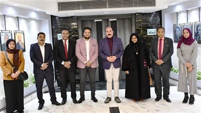 محافظ أسوان يلتقى بوفد التحالف الوطنى لتنظيم القافلة الشاملة 