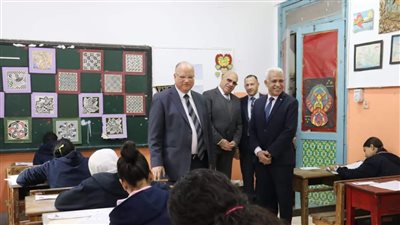محافظ القاهرة ومدير المديرية يتابعان لجان امتحانات الشهادة الإعدادية(صور)