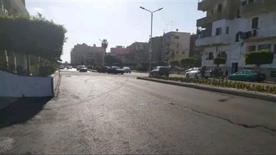 محافظ بورسعيد: أعمال رصف الطرق بمدينة بورفؤاد مستمرة على مدار 24 ساعة 