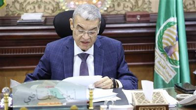 محافظ المنيا يتابع امتحانات الشهادة الإعدادية.. ويوجه بإعادة توزيع درجات أسئلة الهندسة