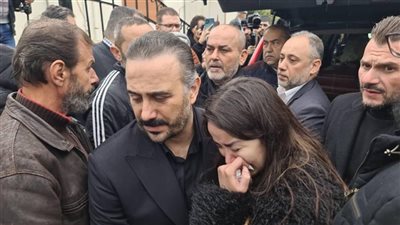 انهيار قصي خولي في جنازة والده (صور)