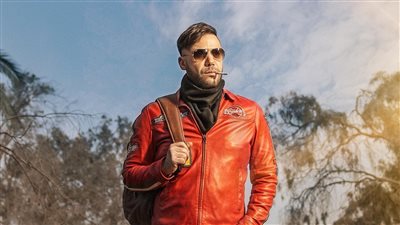 محمد إمام يتحول إلى 