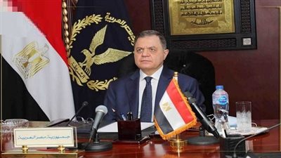 تفريغ هواتف ومحادثات سائق استولى على أموال المواطنين بزعم تحديث البيانات  بالمنيا