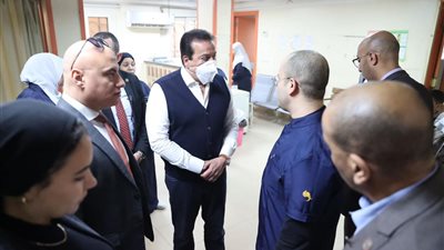 وزير الصحة يوجه بإعادة توزيع فرق التمريض بمستشفى العياط على المنشآت الطبية