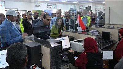 رئيس الوزراء يتفقد مجمع الخدمات الحكومية بقرية فارس ضمن مشروعات «حياة كريمة»