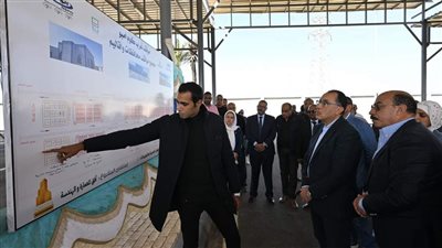 رئيس الوزراء يتفقد مشروع إنشاء مجمع مواقف غرب كوم أمبو