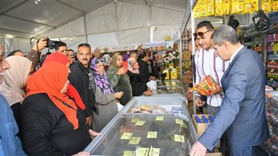 محافظ الغربية يفتتح معرضا جديدا لبيع السلع الغذائية بأسعار مخفضة بطنطا