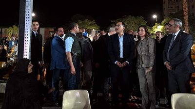 رئيس الوزراء يتفقد مسرح 