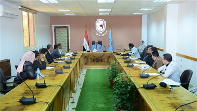 بتكلفة 2 مليون جنيه.. دعم أساتذة جامعة سوهاج وتسليمهم 1312 بطاقة علاجية 