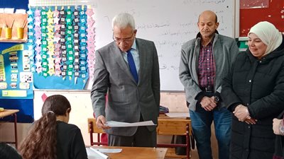خلال متابعة اختبار الجبر.. مدير تعليم القاهرة يؤكد شفافية تصحيح امتحانات الشهادة الإعدادية