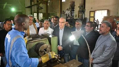 وزير الري يتفقد مقرات هيئة السد العالى وإدارتى خزان أسوان