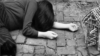 «عامل» يلقي زوجته من الطابق الثالث بمسكنهما في سوهاج والسبب تافه