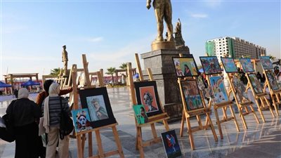 محافظ أسوان يتابع فعاليات معرض «أيادى مصر للحرف التراثية واليدوية»