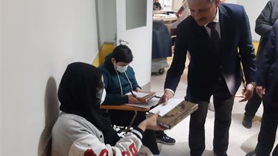 مدير تعليم الجيزة يتفقد لجنة الشهادة الإعدادية بمستشفى (57357)