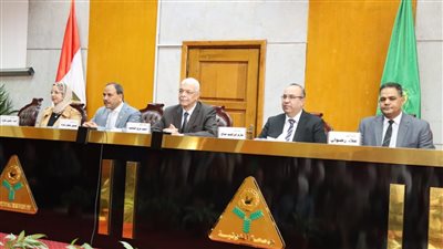 رئيس جامعة المنوفية يفتتح الندوة التعريفية لجائزة تكافؤ الفرص وتمكين المرأة