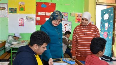 وكيل «تعليم بورسعيد» تتفقد لجان الإعدادية وتحيل أحد الملاحظين للتحقيق