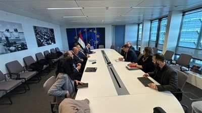 وزير الخارجية يلتقي نائب رئيسة المفوضية الأوروبية والمفوض الأوروبي