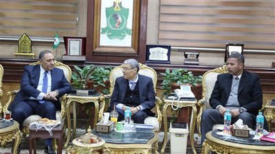 محافظ المنيا يستقبل مدير المركز الوطني لتخطيط استخدامات أراضي الدولة