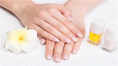 طرق العناية بالأظافر الهشة في الشتاء بالوصفات الطبيعية