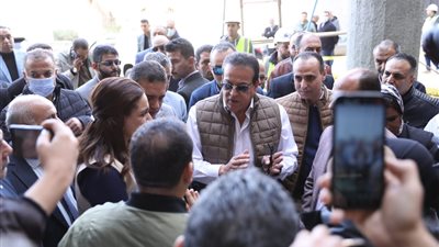 وزير الصحة يتفقد مشروع استكمال إنشاء مستشفى بدر المركزي(صور)