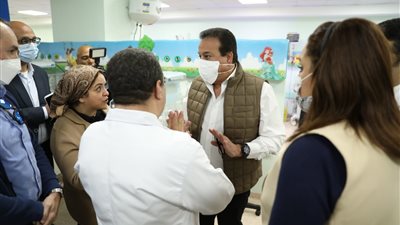 وزير الصحة يتفقد مستشفى كوم حمادة التخصصي ويوجه بمتابعة معدلات الولادة القيصرية