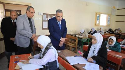 إيقاف رئيس لجنة و3 مراقبين عن العمل لتسهيل الغش في لجان الإعدادية بجهينة