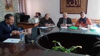 وكيل تعليم الجيزة يتابع غرفة العمليات المركزية بختام امتحانات الشهادة الإعدادية