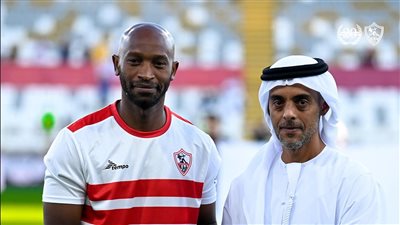 شيكابالا يتسلم جائزة أفضل لاعب في بطولة كأس دبي للتحدي 