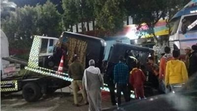 بسبب السرعة الزائدة.. إصابة 5 أشخاص في حادث انقلاب توك توك بالمنيا
