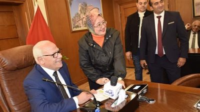 محافظ بورسعيد يعتمد نتيجة الفصل الدراسي الأول للشهادة الإعدادية بنسبة نجاح 75.4%