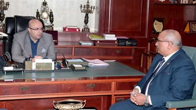 محافظ بني سويف يتابع مع مديرية التعليم أعمال تصحيح امتحانات الشهادة الإعدادية