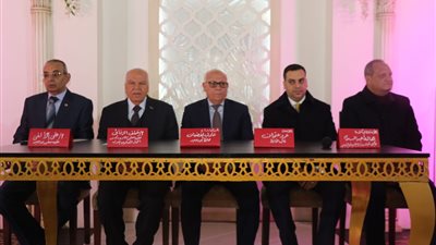 محافظ بورسعيد ونقيب المعلمين يشهدان تكريم 452 معلما لوصولهم سن المعاش