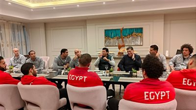 وزير الرياضة يحفز لاعبى منتخب اليد قبل مواجهة الجزائر فى نهائى إفريقيا