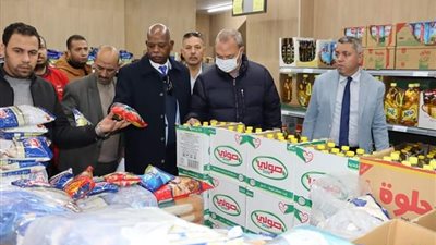 محافظ القليوبية يتفقد معارض السلع و«الهايبرات» بمدن بنها وقليوب والقناطر الخيرية