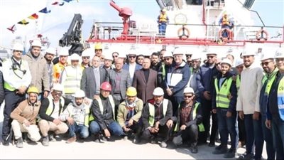 وزير النقل يزور شركة دمياط لتداول الحاويات والبضائع